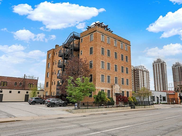 Listing photo 5