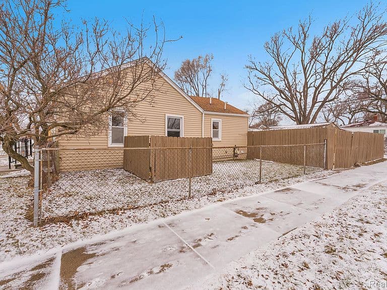Listing photo 4
