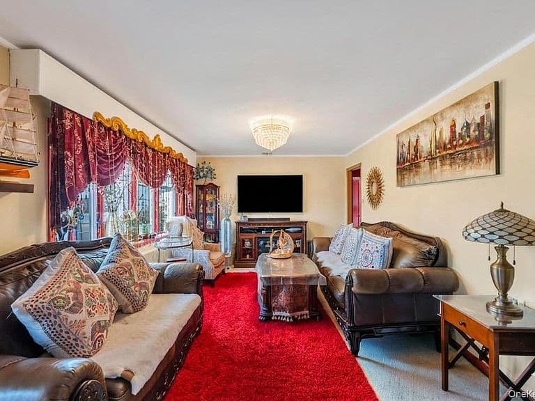 Listing photo 4