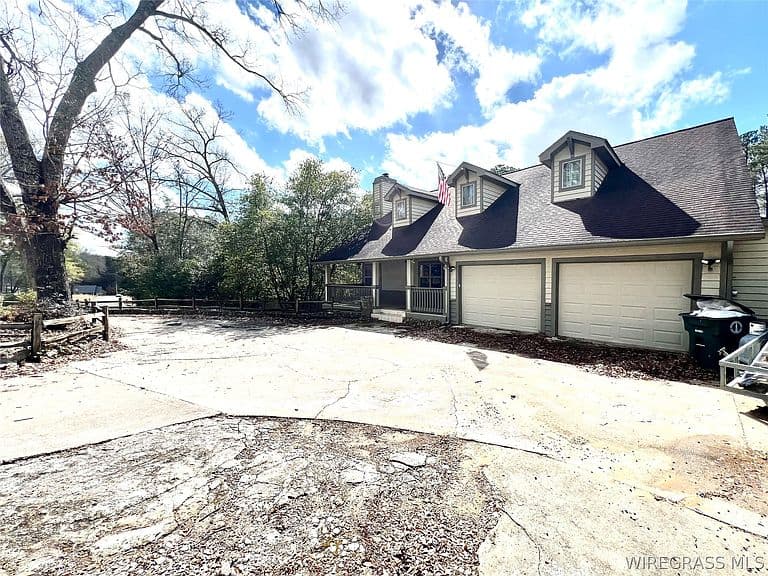 Listing photo 2