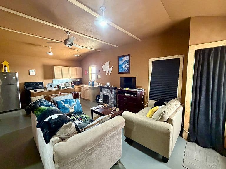Listing photo 5