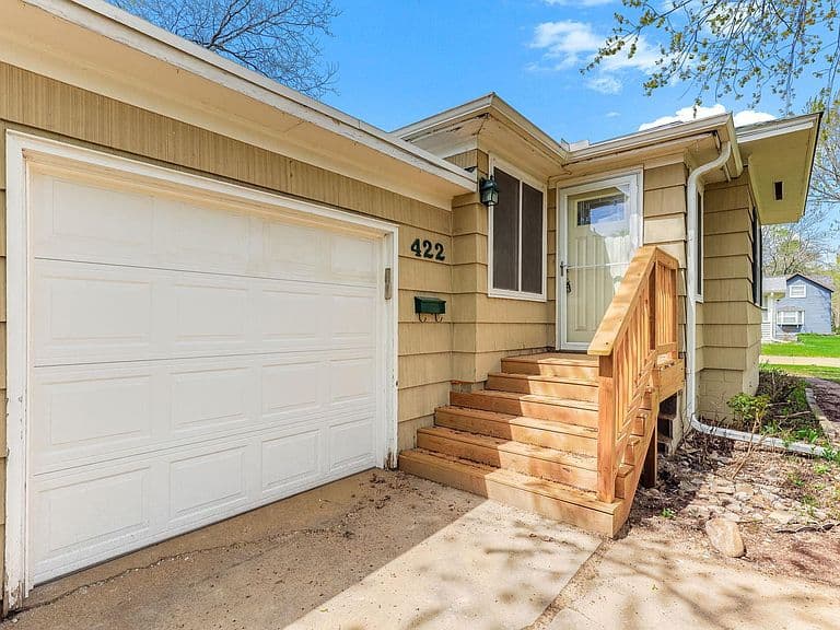 Listing photo 2
