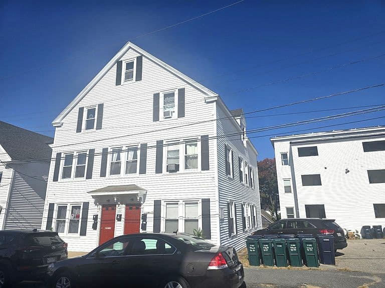 Listing photo 2