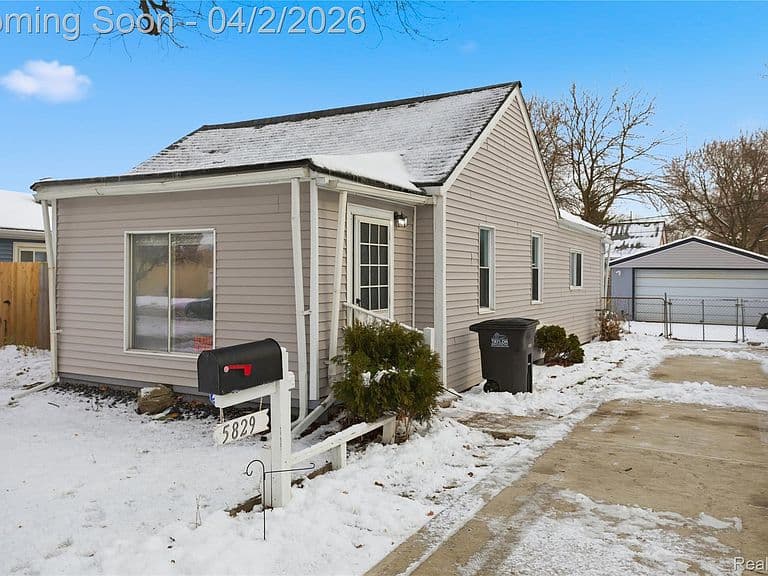 Listing photo 2