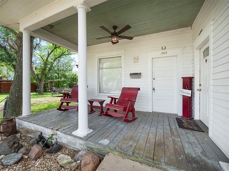 Listing photo 3