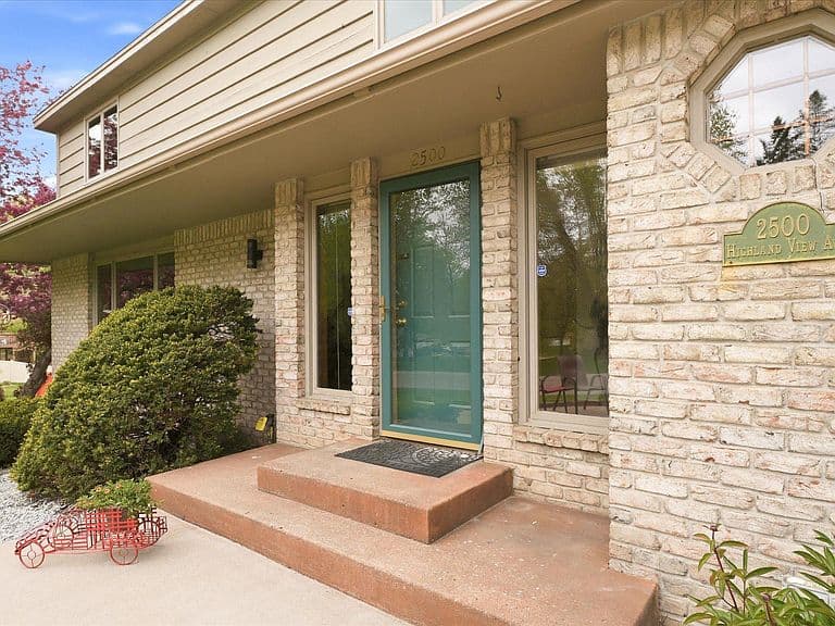 Listing photo 3