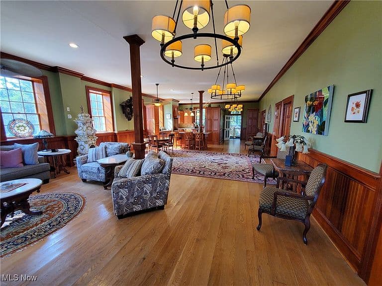 Listing photo 5