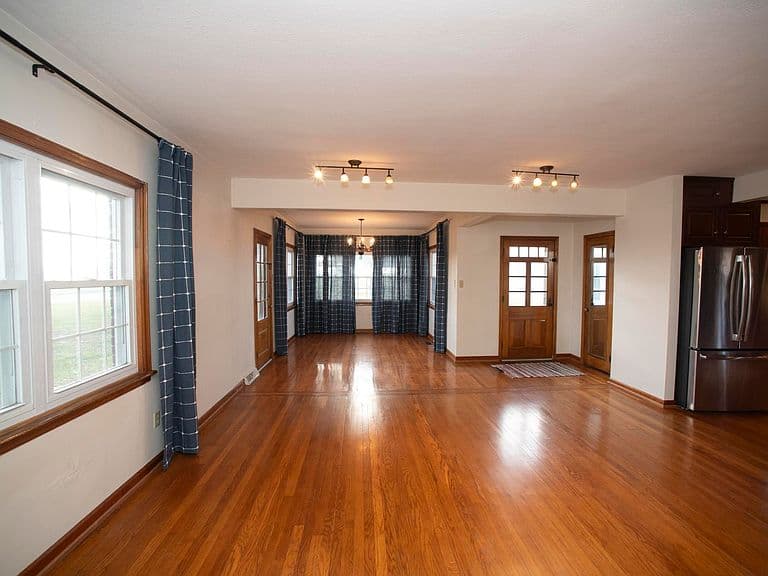 Listing photo 5