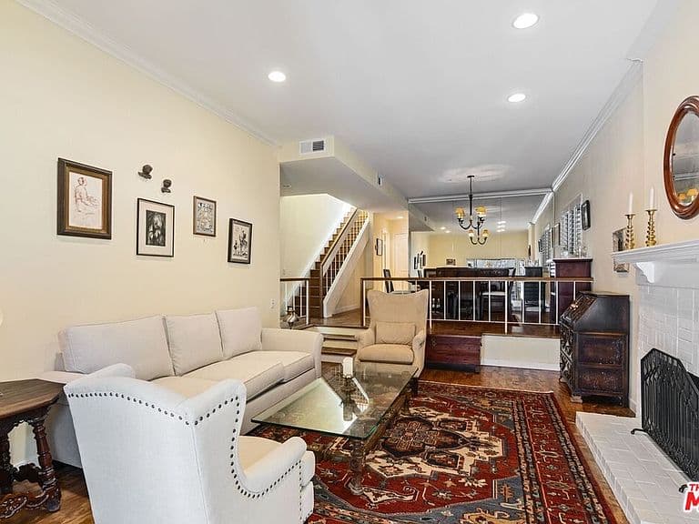 Listing photo 3