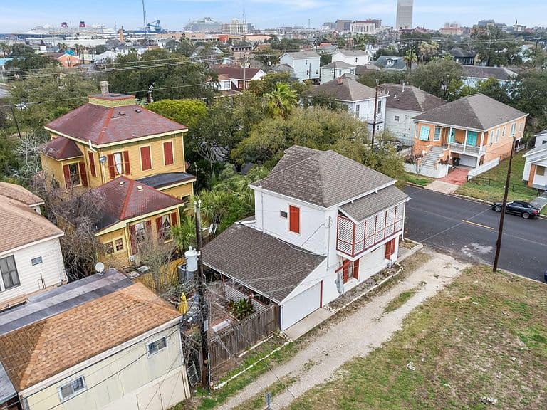 Listing photo 3