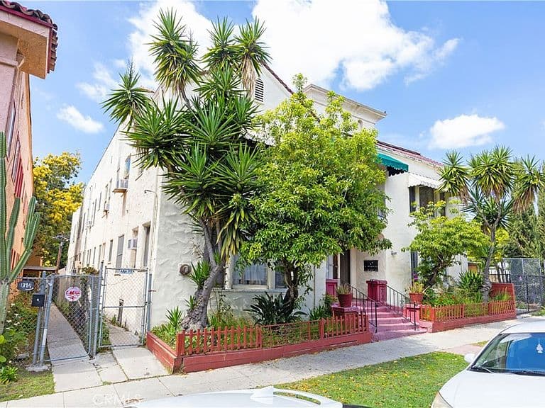 Listing photo 3