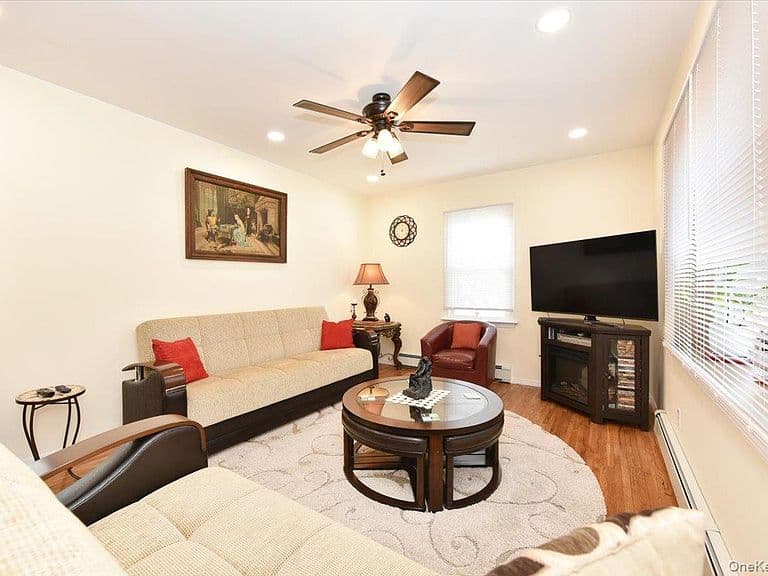 Listing photo 5