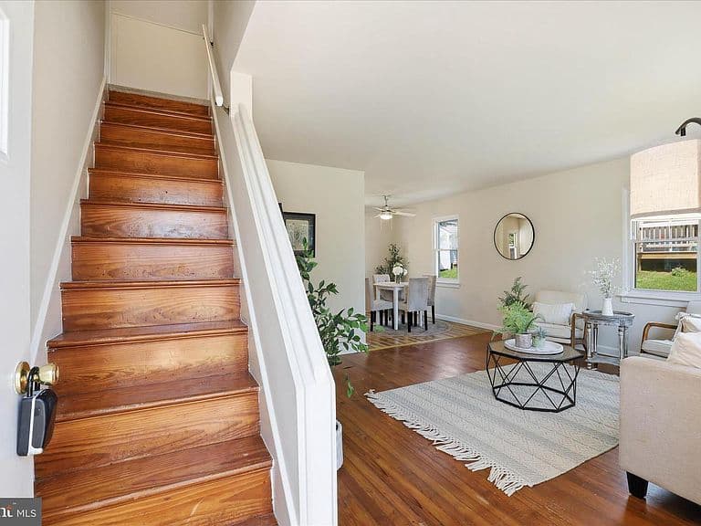 Listing photo 3