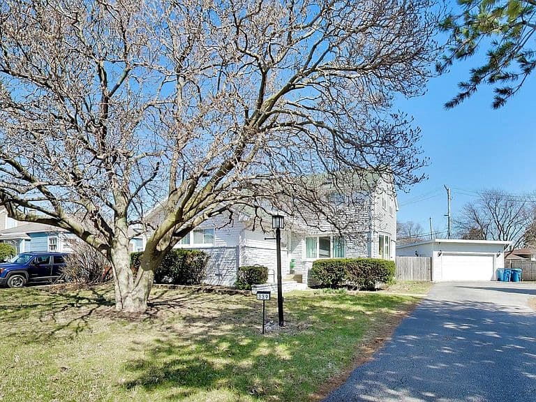 Listing photo 2
