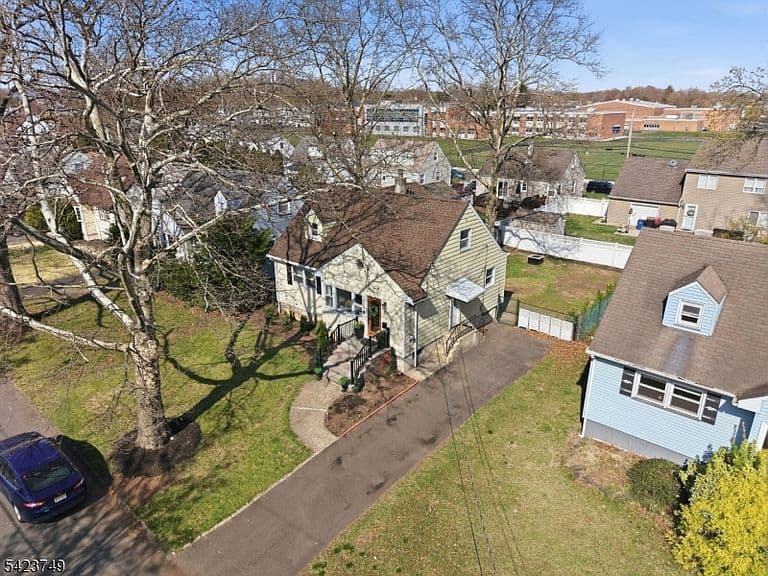 Listing photo 3