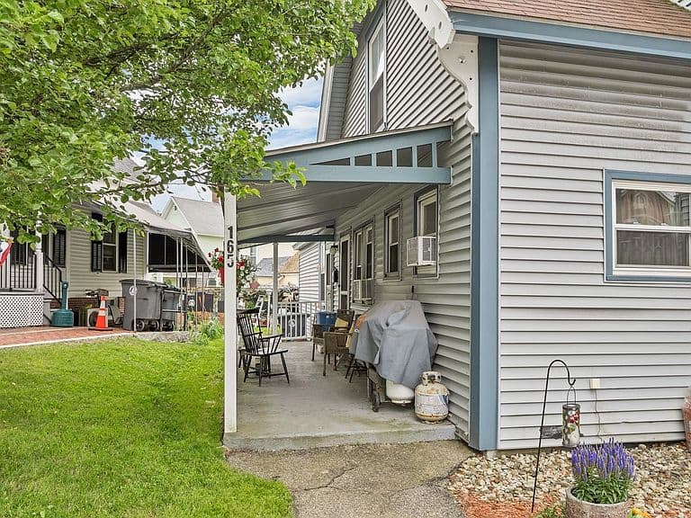Listing photo 4