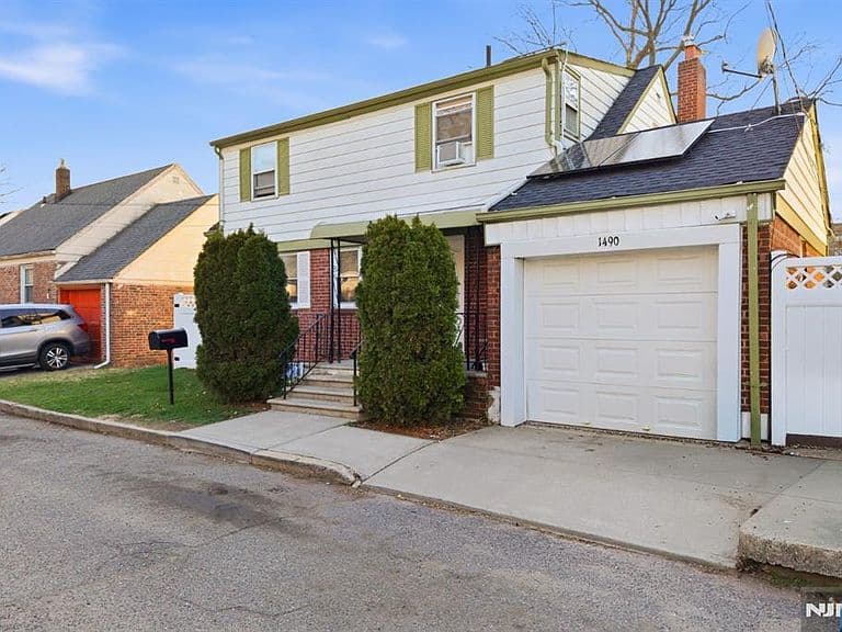 Listing photo 3