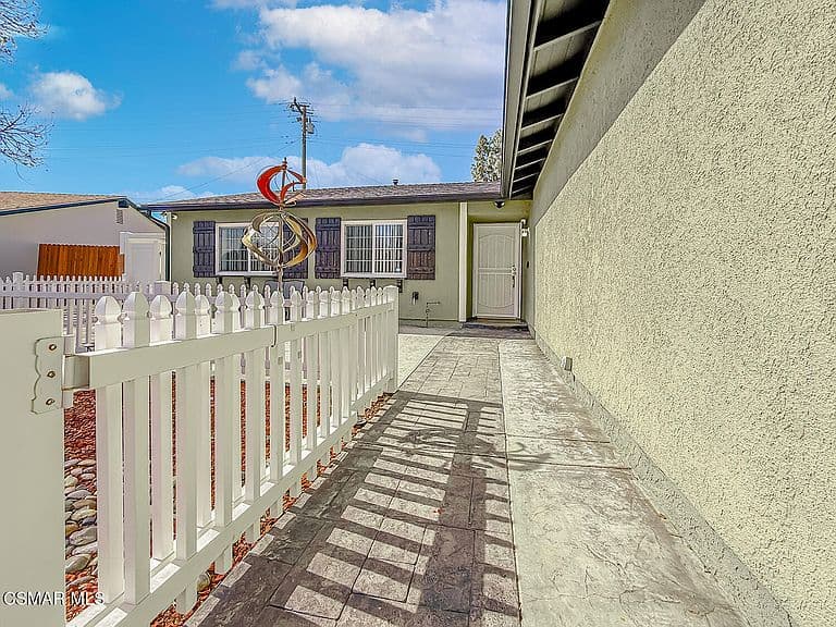 Listing photo 5