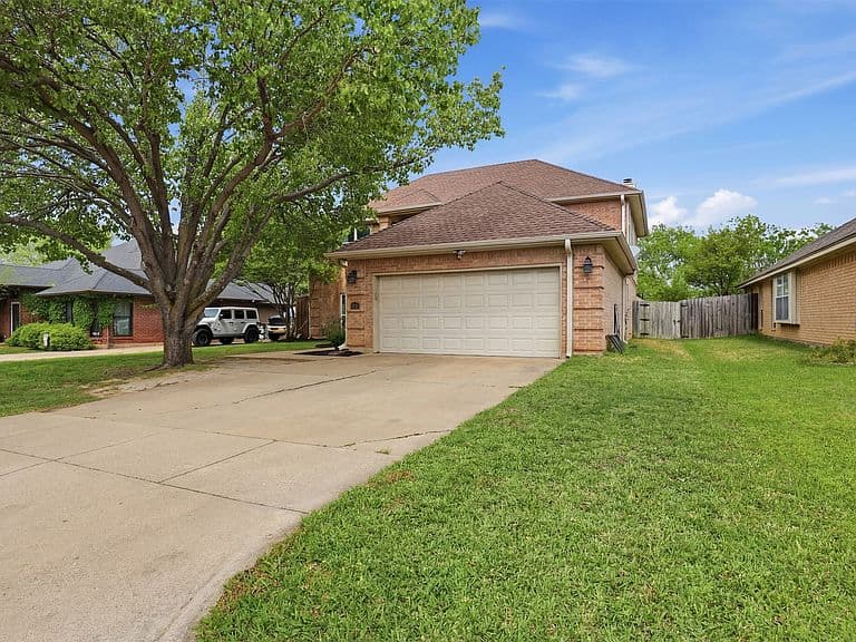 Listing photo 2