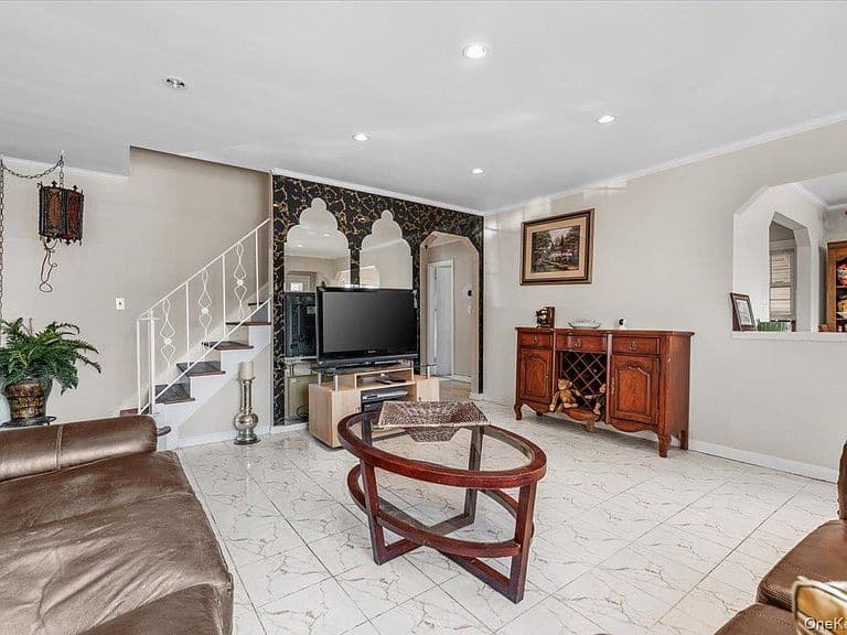 Listing photo 4