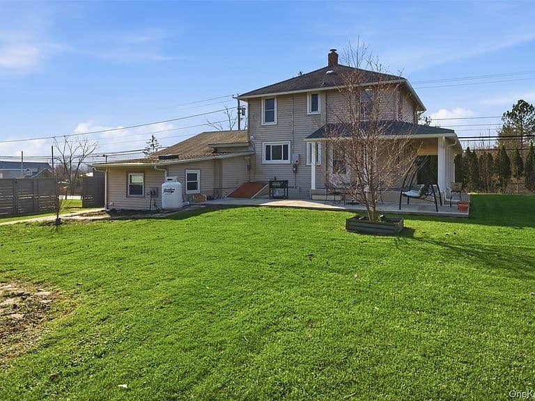 Listing photo 3