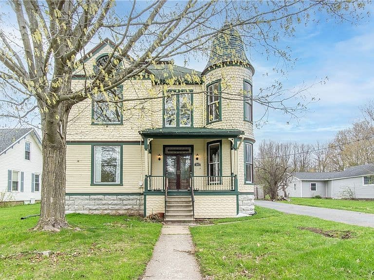 Listing photo 3