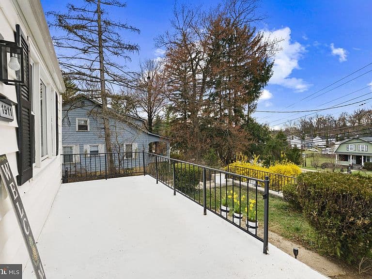 Listing photo 5