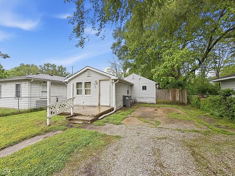 Listing photo 2