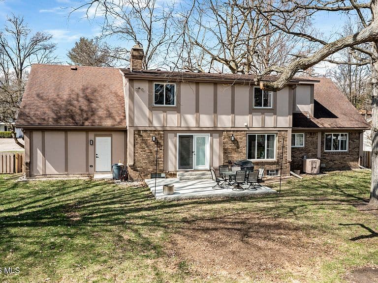 Listing photo 4