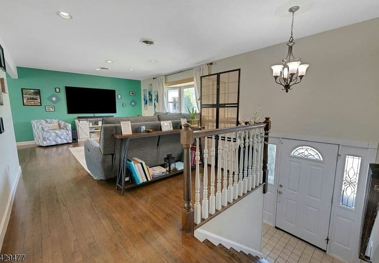 Listing photo 5
