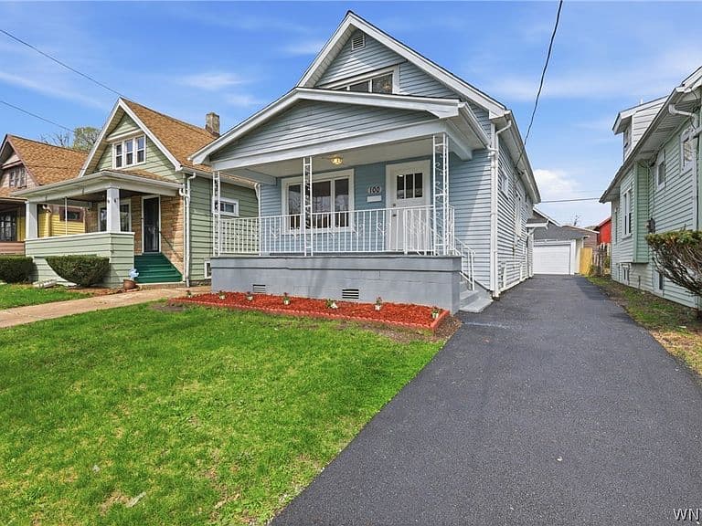 Listing photo 2