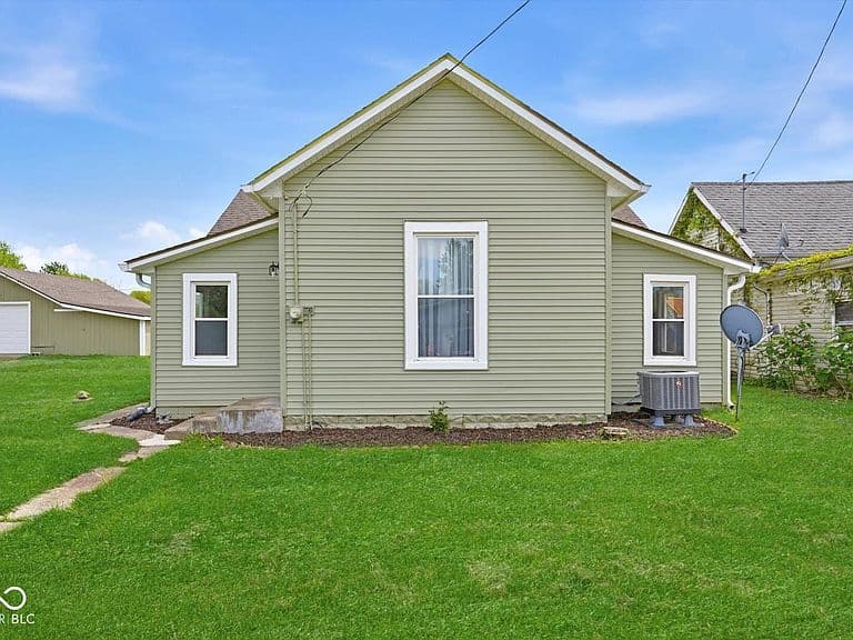 Listing photo 2