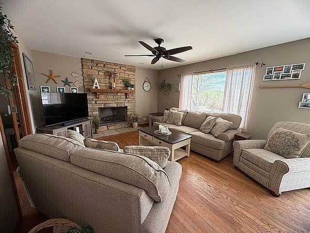 Listing photo 4