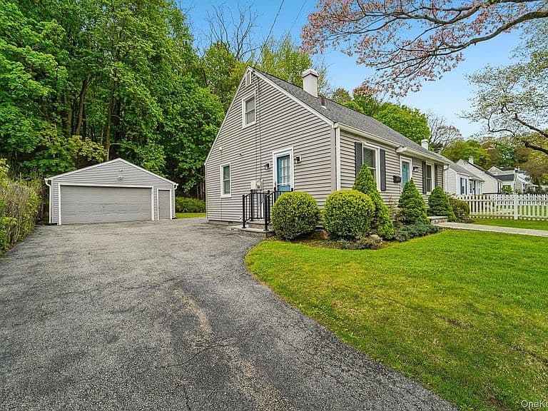 Listing photo 2