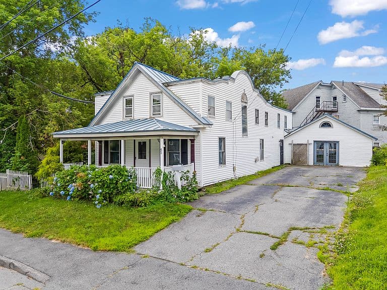 Listing photo 2