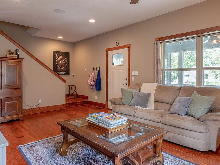 Listing photo 5