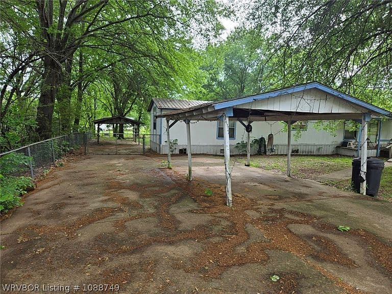 Listing photo 2