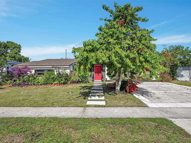 Listing photo 4