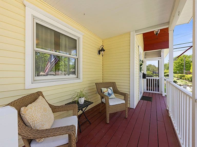 Listing photo 2