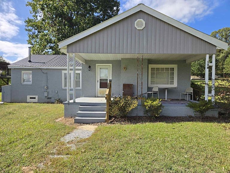 Listing photo 2