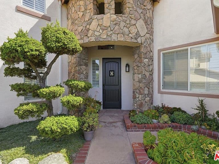 Listing photo 4