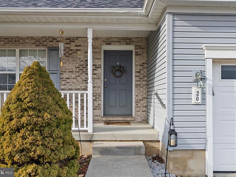Listing photo 2