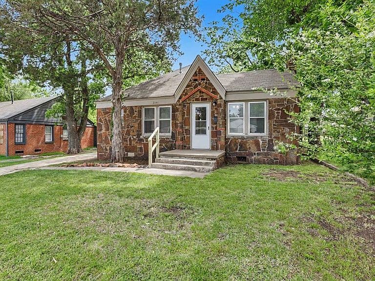 Listing photo 2