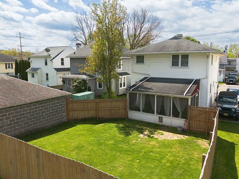 Listing photo 4