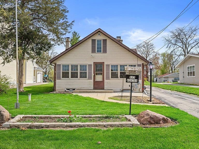 Listing photo 2
