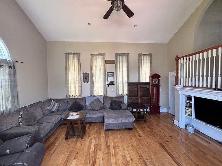 Listing photo 3