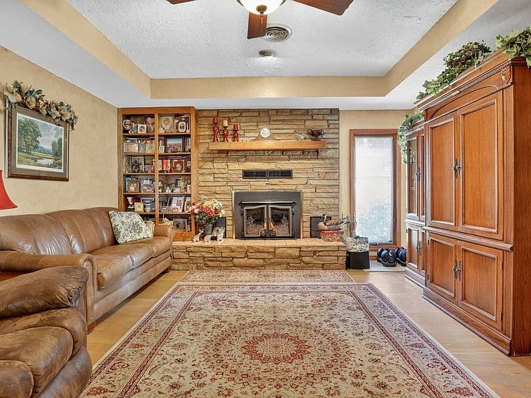 Listing photo 3
