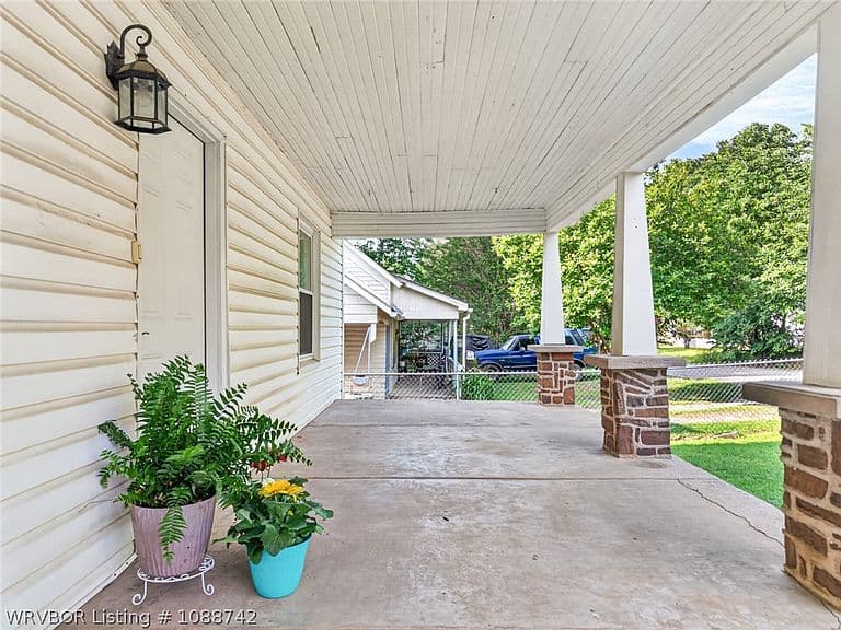 Listing photo 3