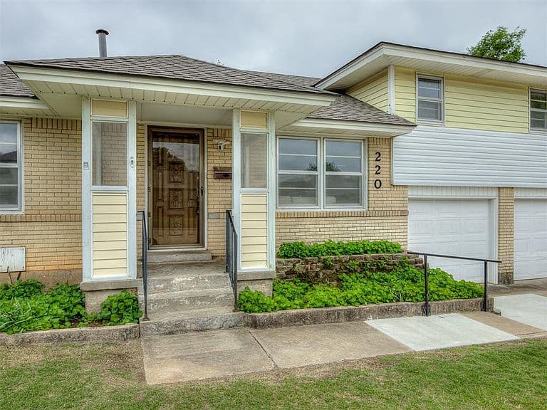 Listing photo 2