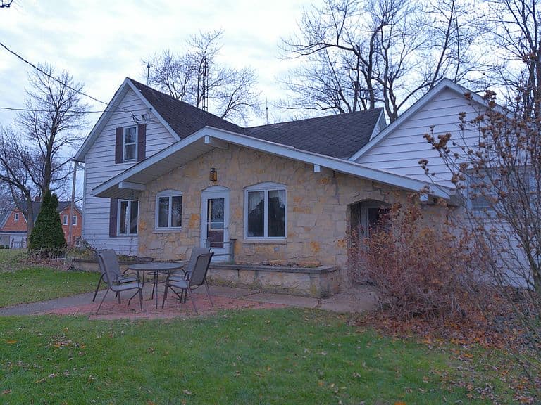 Listing photo 2